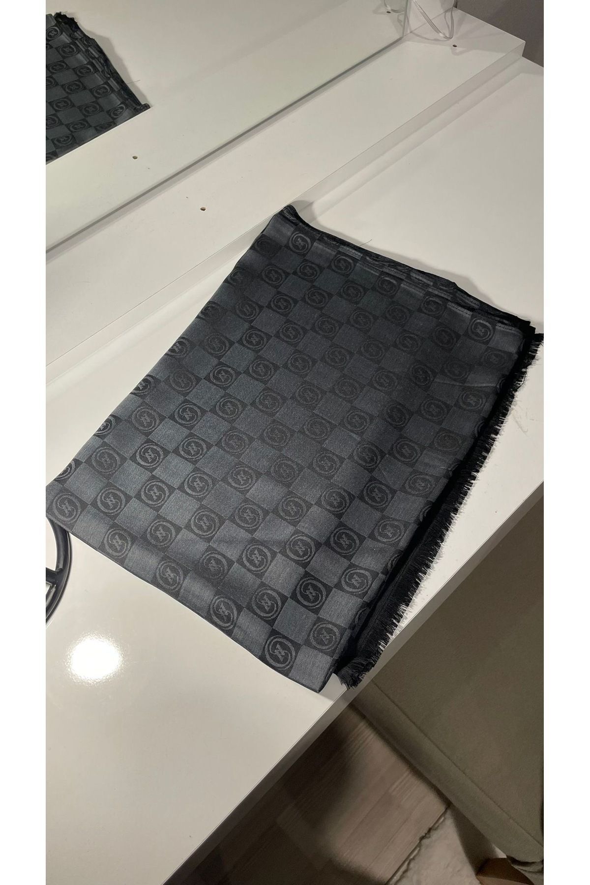 V desen siyah şal Siyah Tek Ebat 80 x 180